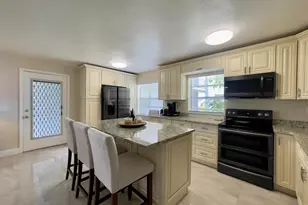 117 Flanders C, Delray Beach, FL 33484 - Photo 9