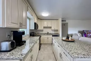 117 Flanders C, Delray Beach, FL 33484 - Photo 3