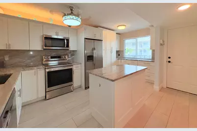 3138 Via Poinciana, Unit #306, Lake Worth, FL 33467 - Photo 5