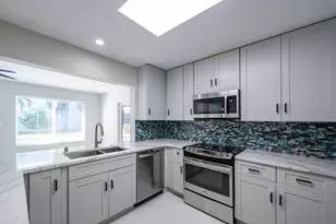 10339 Daphne Ave, Palm Beach Gardens, FL 33410 - Photo 11