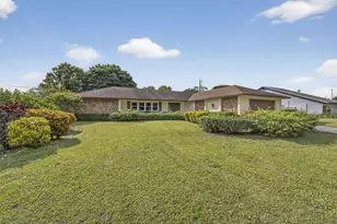 19 E Arch Dr, Lake Worth, FL 33467 - Photo 3