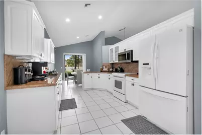 10393 Lexington Circle S, Boynton Beach, FL 33436 - Photo 25
