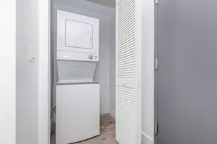 39 NW 7th Ave, Miami, FL 33128 - Photo 9