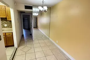 600 Village Green Ct, Palm Springs, FL 33461 - Photo 7