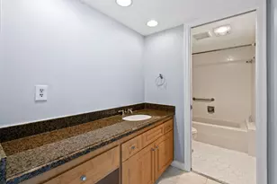 2400 Presidential Way Unit, West Palm Beach, FL 33401 - Photo 15