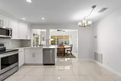 816 SW 18th Court, Boynton Beach, FL 33426 - Photo 7