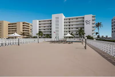401 Lake Shore Drive, Unit #406, Lake Park, FL 33403 - Photo 5