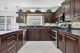 7004 Galleon Cove Cir, Riviera Beach, FL 33418 - Photo 9