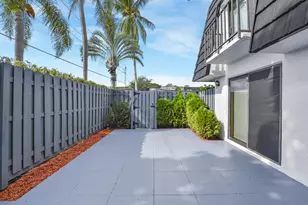 102 Woodland Rd, Palm Springs, FL 33461 - Photo 11