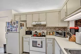 3146 Via Poinciana, Lake Worth, FL 33467 - Photo 5