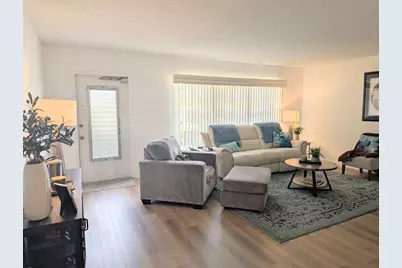111 Greenbrier B, West Palm Beach, FL 33417 - Photo 3