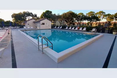 4735 E Lucerne Lakes Boulevard, Unit #413, Lake Worth, FL 33467 - Photo 11