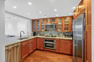 2555 Collins Ave Unit, Miami Beach, FL 33140 - Photo 9