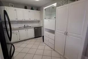 35 Somerset B, West Palm Beach, FL 33417 - Photo 5