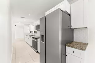 18055 W Sycamore Dr, The Acreage, FL 33470 - Photo 9