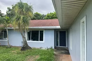 8812 SE Sandridge Ave, Hobe Sound, FL 33455 - Photo 3