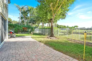 130 Canterbury Pl, Royal Palm Beach, FL 33414 - Photo 37