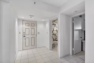 7564 Regency Lake Dr, Boca Raton, FL 33433 - Photo 5