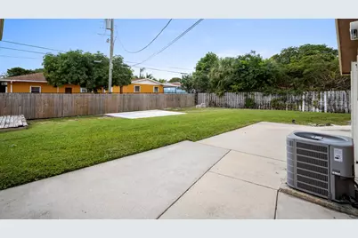 1233 W 32nd Street, Riviera Beach, FL 33404 - Photo 23
