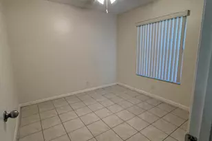 21890 Lake Forest Cir, Boca Raton, FL 33433 - Photo 9