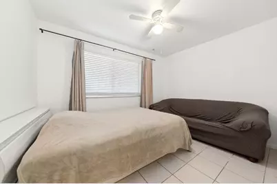 3186 Via Poinciana, Unit #115, Lake Worth, FL 33467 - Photo 11