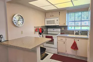 2920 Crosley Dr E, West Palm Beach, FL 33415 - Photo 5