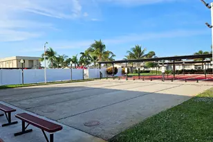 2920 Crosley Dr E, West Palm Beach, FL 33415 - Photo 25