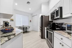 8099 Bellafiore Way, Boynton Beach, FL 33472 - Photo 17