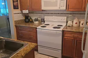 3186 Via Poinciana, Lake Worth, FL 33467 - Photo 3