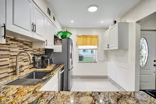 140 Lake Meryl Dr, West Palm Beach, FL 33411 - Photo 7