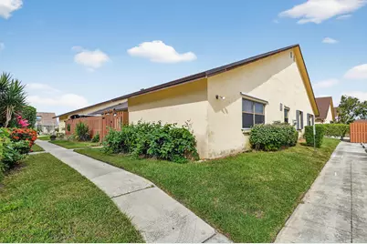 484 Springdale Circle #48d, Lake Worth Beach, FL 33461 - Photo 1