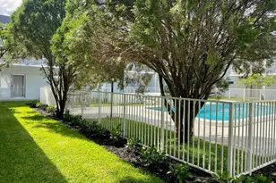 965 Manor Dr, Palm Springs, FL 33461 - Photo 15