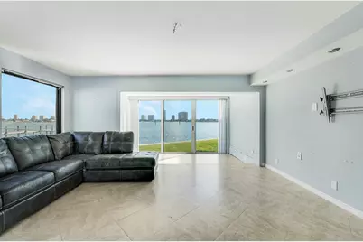 360 Wilma Circle, Riviera Beach, FL 33404 - Photo 13