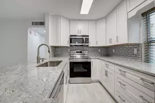 93 Normandy B, Delray Beach, FL 33484 - Photo 3
