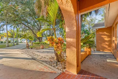 619 29th Street E, Bradenton, FL 34208 - Photo 5