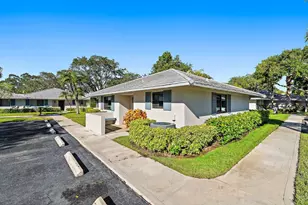 212 Club Dr, Palm Beach Gardens, FL 33418 - Photo 1