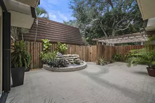 617 6th Ln, Palm Beach Gardens, FL 33418 - Photo 5