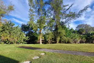 1203 Lakeview Dr E, Royal Palm Beach, FL 33411 - Photo 31