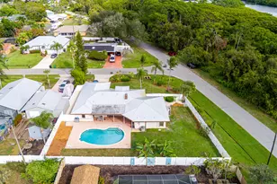 798 SE Thanksgiving Ave, Port Saint Lucie, FL 34984 - Photo 7