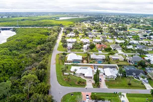 798 SE Thanksgiving Ave, Port Saint Lucie, FL 34984 - Photo 13