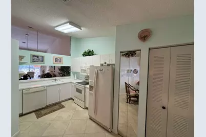 8100 Summer Shores Drive, Delray Beach, FL 33446 - Photo 11