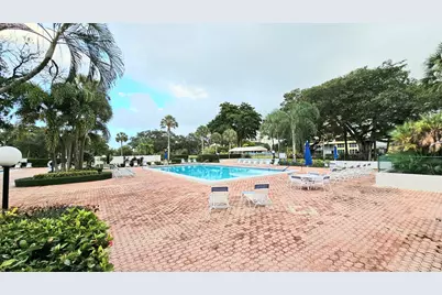 555 Oaks Lane, Unit #207, Pompano Beach, FL 33069 - Photo 17