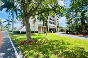 2425 Presidential Way, West Palm Beach, FL 33401 - Photo 33