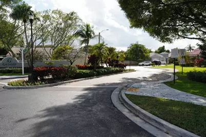 10245 SW 16th Court, Pembroke Pines, FL 33025 - Photo 17