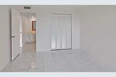 5390 Woodland Lakes Drive, Unit #102, Palm Beach Gardens, FL 33418 - Photo 15