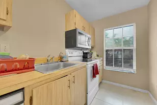 1721 SE Balmoral Ct, Port Saint Lucie, FL 34952 - Photo 5