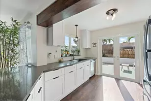 8820 NW 4th St, Pembroke Pines, FL 33024 - Photo 9