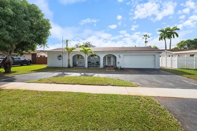 8820 NW 4th Street, Pembroke Pines, FL 33024 - Photo 25