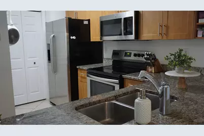 6511 Emerald Dunes Drive, Unit #208, West Palm Beach, FL 33411 - Photo 13