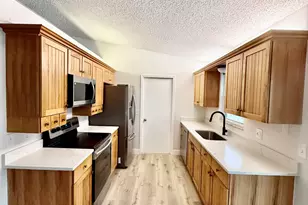 520 NW Azalea Ave, Port Saint Lucie, FL 34983 - Photo 9